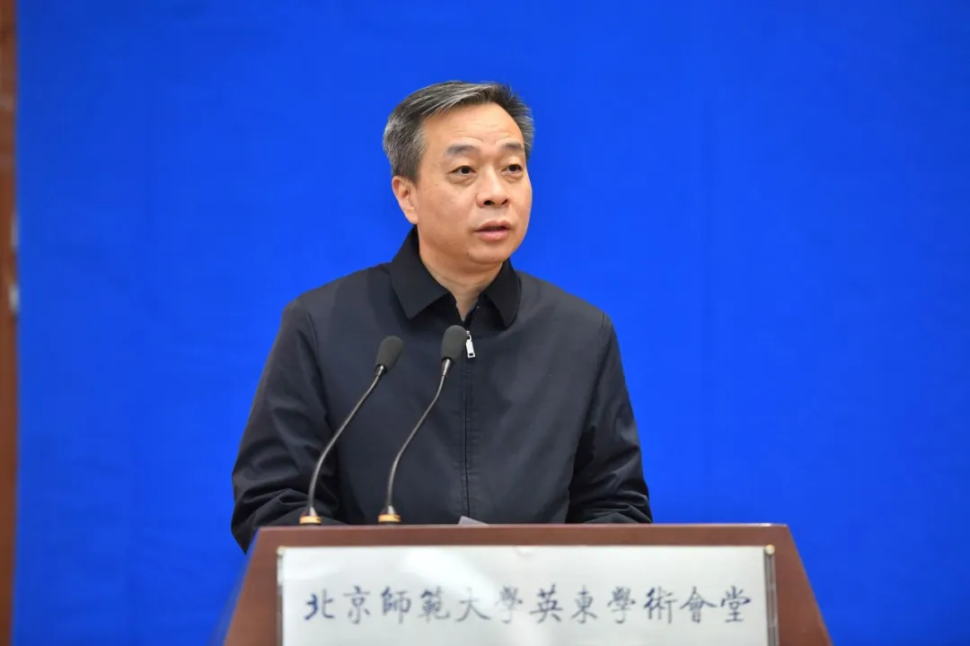 泡泡浴
副校长 康震.jpg